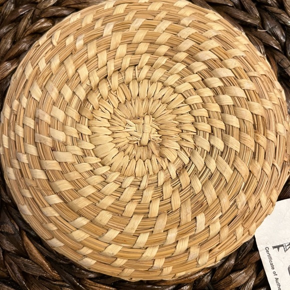 Tohono O’odham Papago Nation vintage coiled round handwoven basket. - Picture 4 of 4
